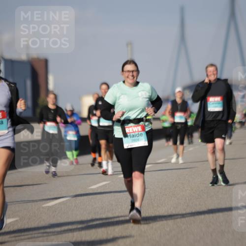 03.10.2025 - Köhlbrandbrückenlauf Jannik Wohlers http://msf.ph/oto/9095088 03.10.2025 10:13:13 Position 3 2287, 2924 meine-sportfotos.de