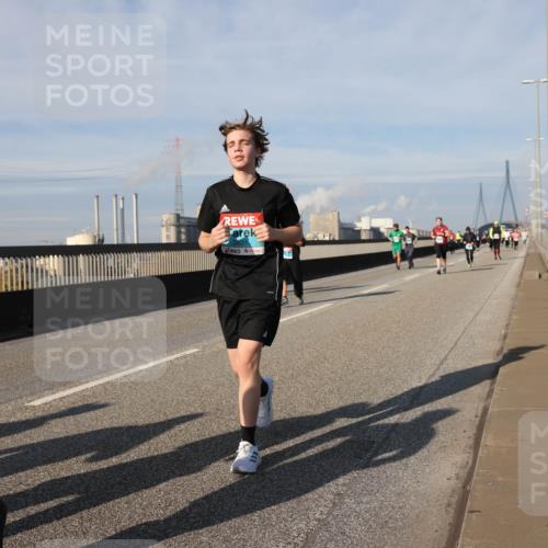 03.10.2025 - Köhlbrandbrückenlauf Lena Gebhardt http://msf.ph/oto/9095089 03.10.2025 10:09:33 Position 2  meine-sportfotos.de