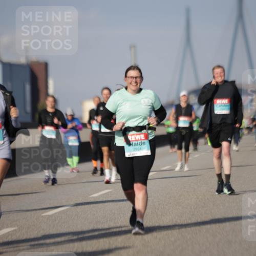 03.10.2025 - Köhlbrandbrückenlauf Jannik Wohlers http://msf.ph/oto/9095092 03.10.2025 10:13:13 Position 3 227, 2924 meine-sportfotos.de
