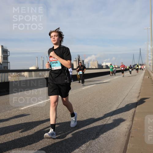 03.10.2025 - Köhlbrandbrückenlauf Lena Gebhardt http://msf.ph/oto/9095100 03.10.2025 10:09:33 Position 2 2631 meine-sportfotos.de