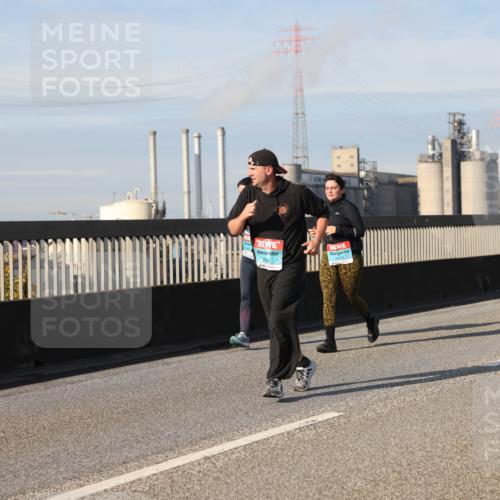 03.10.2025 - Köhlbrandbrückenlauf Lena Gebhardt http://msf.ph/oto/9095115 03.10.2025 10:09:35 Position 2 236 meine-sportfotos.de