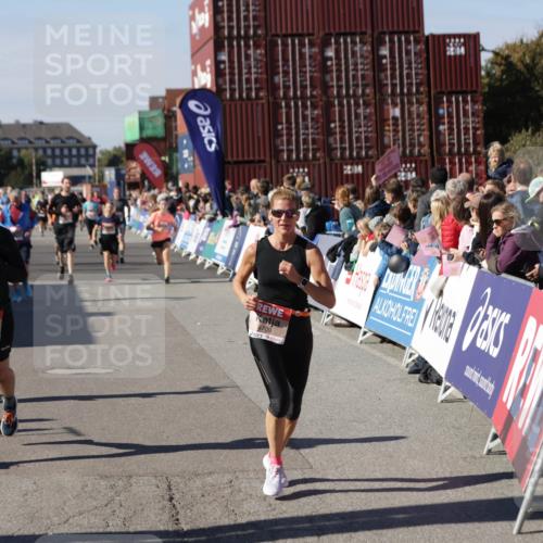03.10.2025 - Köhlbrandbrückenlauf Jannik Wohlers http://msf.ph/oto/9095120 03.10.2025 13:20:48 Ziel 4476, 4646, 4709, 4915, 4916, 5084, 5480, 5488, 5774, 5918, 5920, 6703, 6777 meine-sportfotos.de