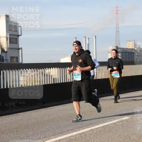 03.10.2025 - Köhlbrandbrückenlauf Lena Gebhardt http://msf.ph/oto/9095136 03.10.2025 10:09:35 Position 2  meine-sportfotos.de