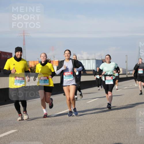 03.10.2025 - Köhlbrandbrückenlauf Jannik Wohlers http://msf.ph/oto/9095137 03.10.2025 10:13:15 Position 3 2875 meine-sportfotos.de