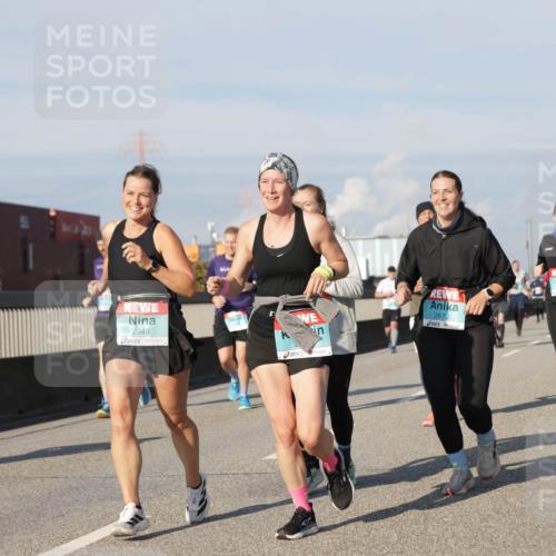 03.10.2025 - Köhlbrandbrückenlauf Jannik Wohlers http://msf.ph/oto/9095138 03.10.2025 10:01:21 Position 3 2349, 2670, 3765, 2965 meine-sportfotos.de