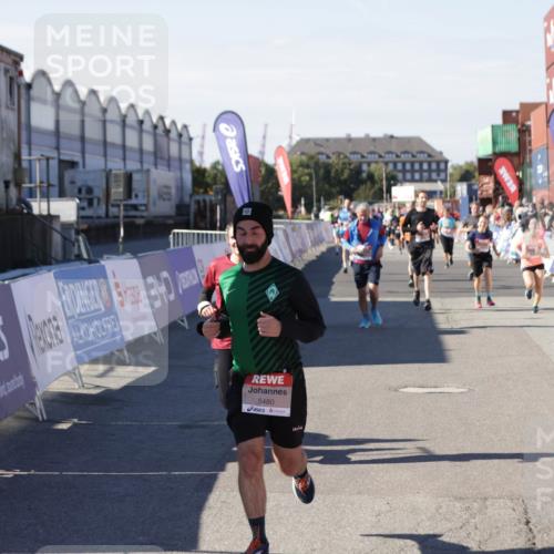 03.10.2025 - Köhlbrandbrückenlauf Jannik Wohlers http://msf.ph/oto/9095150 03.10.2025 13:20:49 Ziel 4476, 4646, 4709, 4915, 4916, 5006, 5084, 5480, 5488, 5774, 5918, 5920, 6703 meine-sportfotos.de