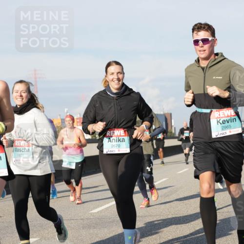 03.10.2025 - Köhlbrandbrückenlauf Jannik Wohlers http://msf.ph/oto/9095154 03.10.2025 10:01:21 Position 3 2247, 1831, 2670, 2965 meine-sportfotos.de