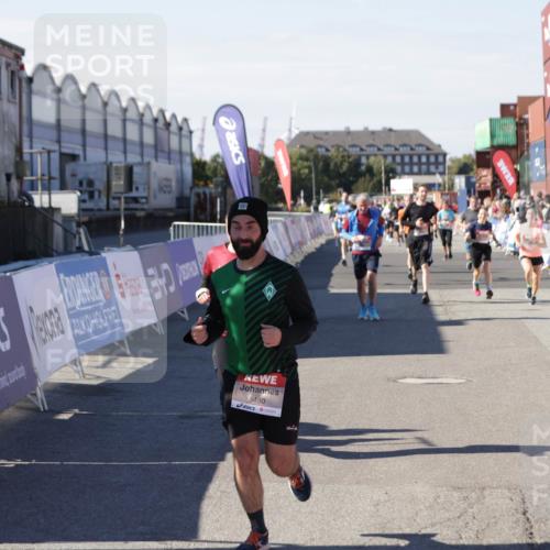 03.10.2025 - Köhlbrandbrückenlauf Jannik Wohlers http://msf.ph/oto/9095161 03.10.2025 13:20:49 Ziel 4476, 4646, 4709, 4915, 4916, 5006, 5084, 5480, 5488, 5774, 5918, 5920, 6703 meine-sportfotos.de