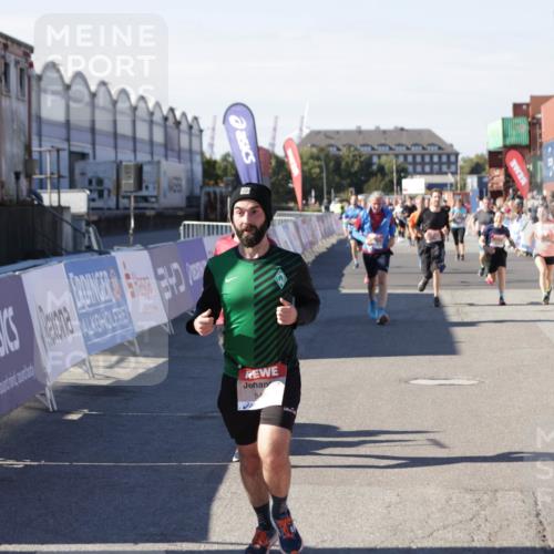 03.10.2025 - Köhlbrandbrückenlauf Jannik Wohlers http://msf.ph/oto/9095183 03.10.2025 13:20:49 Ziel 4476, 4646, 4709, 4915, 4916, 5006, 5084, 5480, 5488, 5774, 5918, 5920, 6703 meine-sportfotos.de