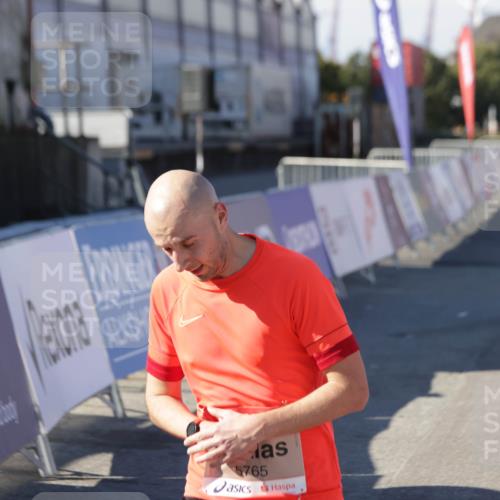 03.10.2025 - Köhlbrandbrückenlauf Jannik Wohlers http://msf.ph/oto/9095188 03.10.2025 12:55:01 Ziel 5765, 6151, 6410 meine-sportfotos.de