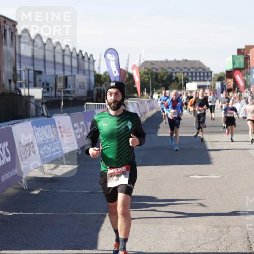 03.10.2025 - Köhlbrandbrückenlauf Jannik Wohlers http://msf.ph/oto/9095194 03.10.2025 13:20:49 Ziel 4476, 4646, 4709, 4915, 4916, 5006, 5084, 5480, 5488, 5774, 5918, 5920, 6703 meine-sportfotos.de
