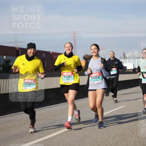 03.10.2025 - Köhlbrandbrückenlauf Jannik Wohlers http://msf.ph/oto/9095196 03.10.2025 10:13:16 Position 3 2872, 2875, 2297, 2924 meine-sportfotos.de