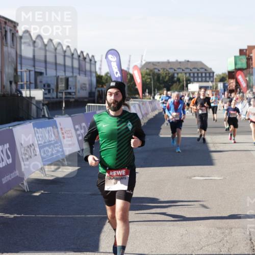 03.10.2025 - Köhlbrandbrückenlauf Jannik Wohlers http://msf.ph/oto/9095205 03.10.2025 13:20:49 Ziel 4476, 4646, 4709, 4915, 4916, 5006, 5084, 5480, 5488, 5774, 5918, 5920, 6703 meine-sportfotos.de