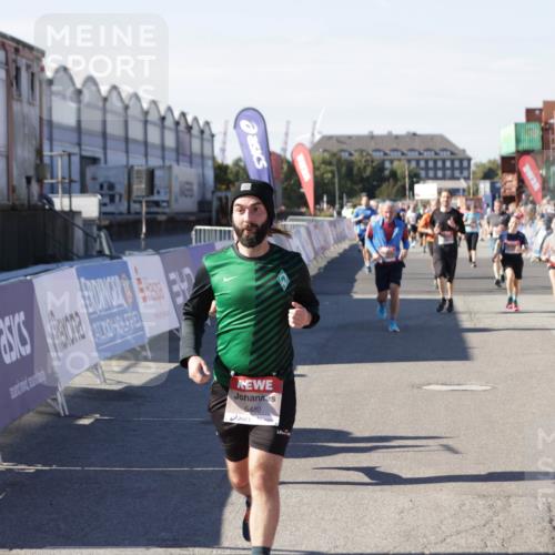 03.10.2025 - Köhlbrandbrückenlauf Jannik Wohlers http://msf.ph/oto/9095216 03.10.2025 13:20:50 Ziel 4476, 4646, 4709, 4915, 4916, 5006, 5084, 5169, 5480, 5488, 5774, 5918, 5920, 6703 meine-sportfotos.de