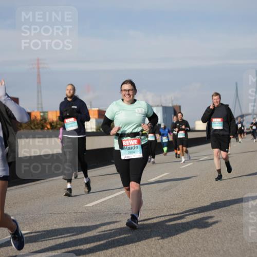 03.10.2025 - Köhlbrandbrückenlauf Jannik Wohlers http://msf.ph/oto/9095218 03.10.2025 10:13:17 Position 3 2297, 2924 meine-sportfotos.de