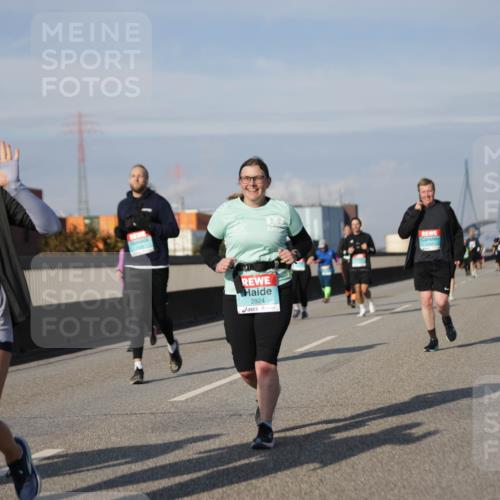 03.10.2025 - Köhlbrandbrückenlauf Jannik Wohlers http://msf.ph/oto/9095224 03.10.2025 10:13:17 Position 3 2297, 2924 meine-sportfotos.de