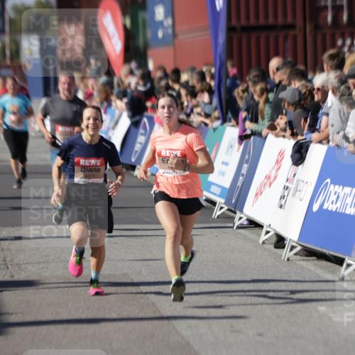 03.10.2025 - Köhlbrandbrückenlauf Jannik Wohlers http://msf.ph/oto/9095233 03.10.2025 13:20:51 Ziel 4476, 4646, 4709, 4915, 4916, 5006, 5084, 5130, 5169, 5480, 5488, 5501, 5774, 5918, 5920, 6703, 6780 meine-sportfotos.de