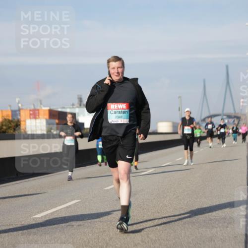 03.10.2025 - Köhlbrandbrückenlauf Jannik Wohlers http://msf.ph/oto/9095238 03.10.2025 10:13:19 Position 3 2348 meine-sportfotos.de