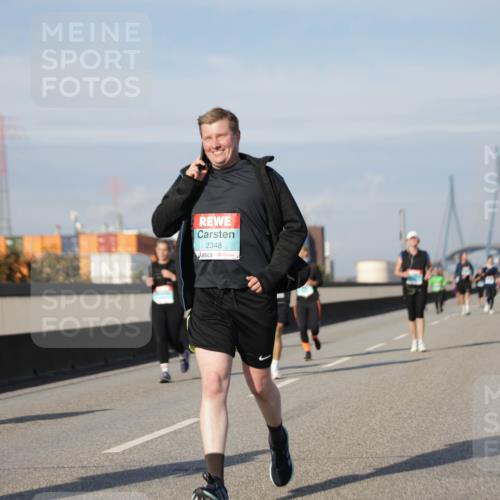 03.10.2025 - Köhlbrandbrückenlauf Jannik Wohlers http://msf.ph/oto/9095270 03.10.2025 10:13:19 Position 3 2348 meine-sportfotos.de