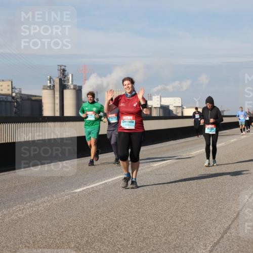 03.10.2025 - Köhlbrandbrückenlauf Lena Gebhardt http://msf.ph/oto/9095274 03.10.2025 10:09:38 Position 2 2332 meine-sportfotos.de