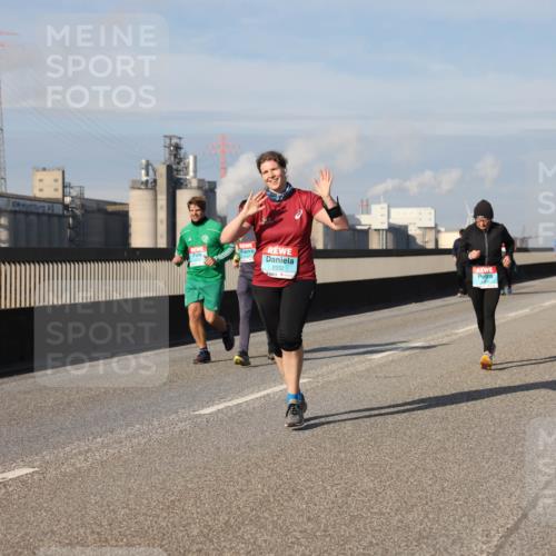 03.10.2025 - Köhlbrandbrückenlauf Lena Gebhardt http://msf.ph/oto/9095278 03.10.2025 10:09:39 Position 2 2332 meine-sportfotos.de