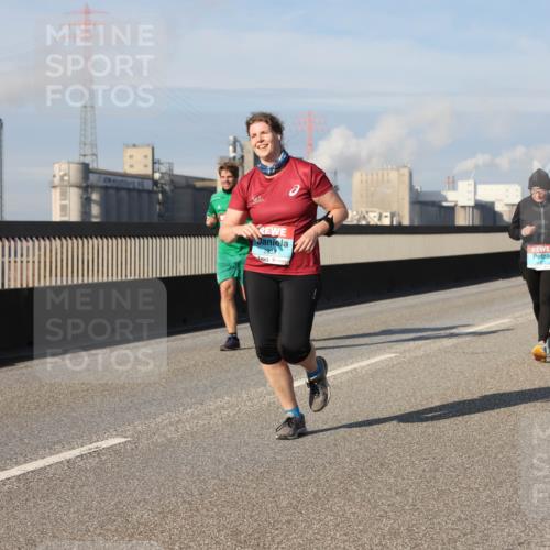 03.10.2025 - Köhlbrandbrückenlauf Lena Gebhardt http://msf.ph/oto/9095296 03.10.2025 10:09:40 Position 2 2332 meine-sportfotos.de