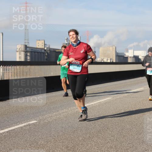 03.10.2025 - Köhlbrandbrückenlauf Lena Gebhardt http://msf.ph/oto/9095303 03.10.2025 10:09:40 Position 2 2332 meine-sportfotos.de