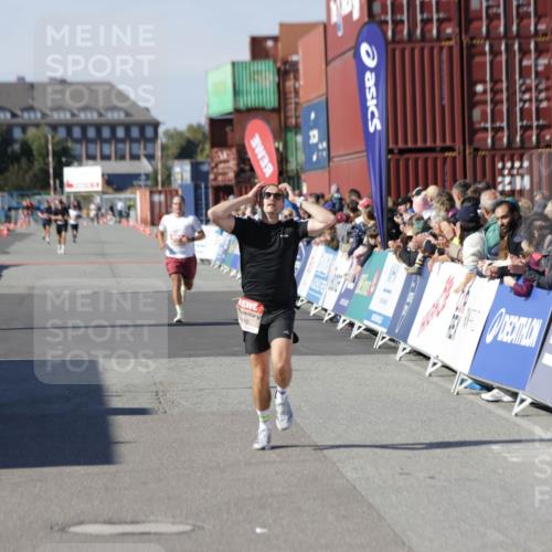 03.10.2025 - Köhlbrandbrückenlauf Jannik Wohlers http://msf.ph/oto/9095338 03.10.2025 12:55:05 Ziel 5765, 6410 meine-sportfotos.de