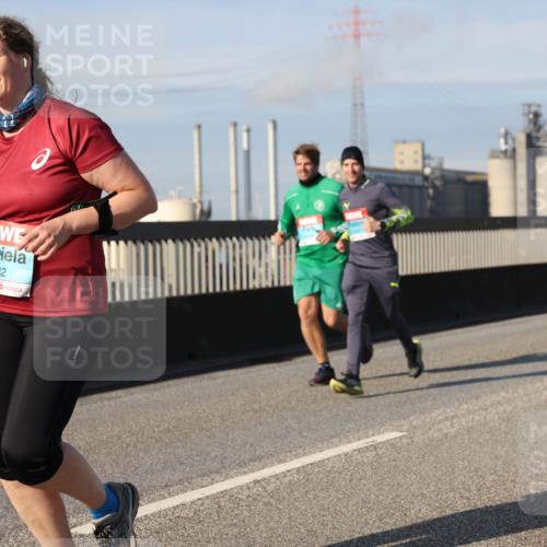 03.10.2025 - Köhlbrandbrückenlauf Lena Gebhardt http://msf.ph/oto/9095341 03.10.2025 10:09:41 Position 2 2332 meine-sportfotos.de