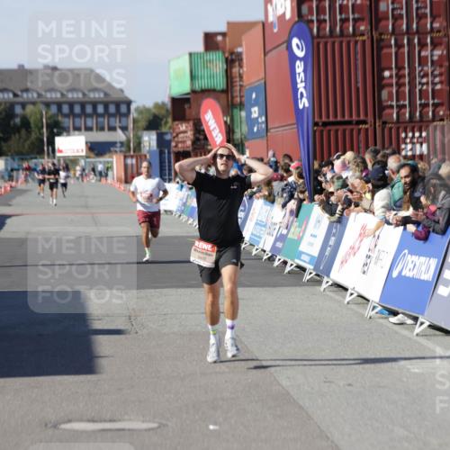 03.10.2025 - Köhlbrandbrückenlauf Jannik Wohlers http://msf.ph/oto/9095348 03.10.2025 12:55:05 Ziel 5765, 6410 meine-sportfotos.de