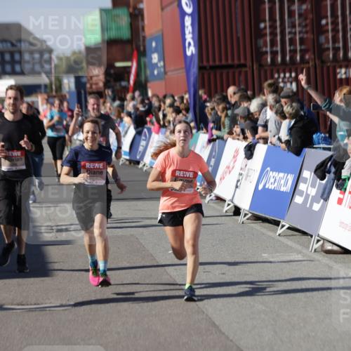 03.10.2025 - Köhlbrandbrückenlauf Jannik Wohlers http://msf.ph/oto/9095350 03.10.2025 13:20:52 Ziel 4646, 4709, 4915, 4916, 5006, 5084, 5130, 5156, 5169, 5377, 5480, 5488, 5501, 5774, 5918, 5920, 6703, 6780 meine-sportfotos.de