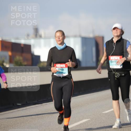 03.10.2025 - Köhlbrandbrückenlauf Jannik Wohlers http://msf.ph/oto/9095351 03.10.2025 10:13:24 Position 3 2550, 2553 meine-sportfotos.de
