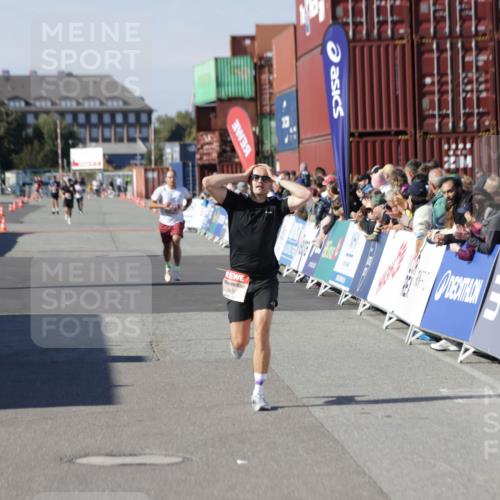 03.10.2025 - Köhlbrandbrückenlauf Jannik Wohlers http://msf.ph/oto/9095364 03.10.2025 12:55:05 Ziel 5765, 6410 meine-sportfotos.de