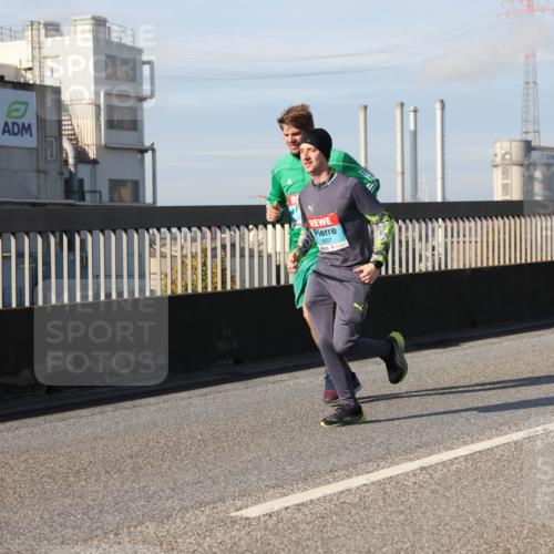 03.10.2025 - Köhlbrandbrückenlauf Lena Gebhardt http://msf.ph/oto/9095369 03.10.2025 10:09:42 Position 2 3657 meine-sportfotos.de