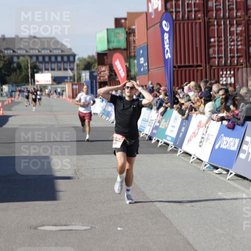 03.10.2025 - Köhlbrandbrückenlauf Jannik Wohlers http://msf.ph/oto/9095375 03.10.2025 12:55:05 Ziel 5765, 6410 meine-sportfotos.de