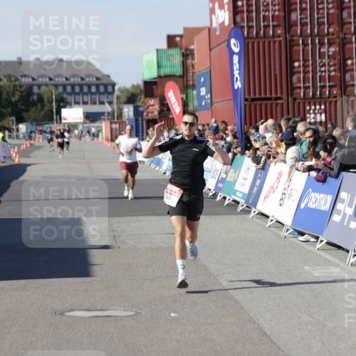 03.10.2025 - Köhlbrandbrückenlauf Jannik Wohlers http://msf.ph/oto/9095387 03.10.2025 12:55:05 Ziel 5765, 6410 meine-sportfotos.de