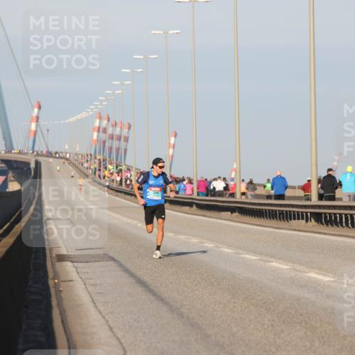 03.10.2025 - Köhlbrandbrückenlauf Lena Gebhardt http://msf.ph/oto/9095402 03.10.2025 09:32:14 Position 2  meine-sportfotos.de