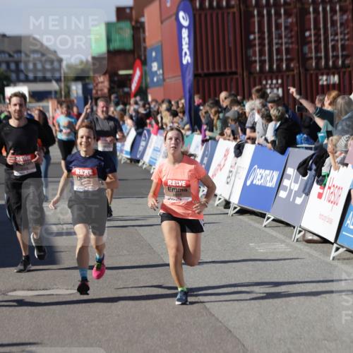 03.10.2025 - Köhlbrandbrückenlauf Jannik Wohlers http://msf.ph/oto/9095427 03.10.2025 13:20:52 Ziel 4646, 4709, 4915, 4916, 5006, 5084, 5130, 5156, 5169, 5377, 5480, 5488, 5501, 5774, 5918, 5920, 6703, 6780 meine-sportfotos.de