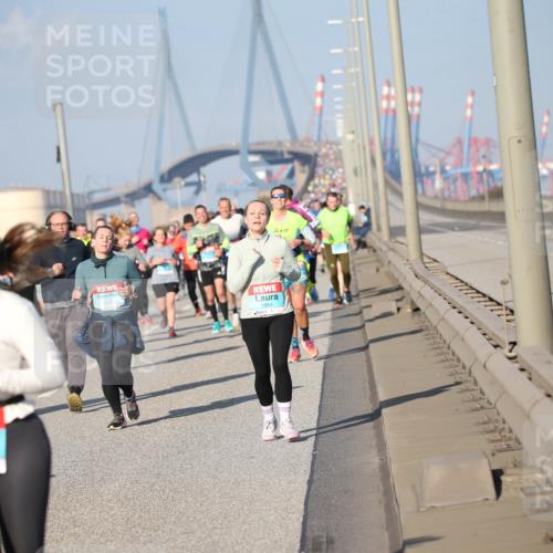03.10.2025 - Köhlbrandbrückenlauf Jannik Wohlers http://msf.ph/oto/9095428 03.10.2025 10:04:10 Position 3 1954 meine-sportfotos.de