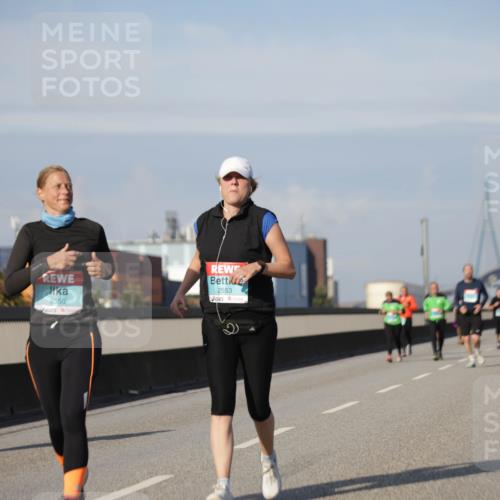 03.10.2025 - Köhlbrandbrückenlauf Jannik Wohlers http://msf.ph/oto/9095429 03.10.2025 10:13:26 Position 3 2550, 2553 meine-sportfotos.de