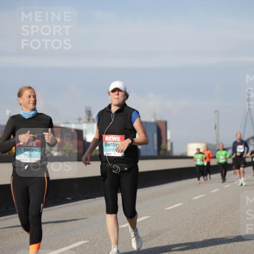 03.10.2025 - Köhlbrandbrückenlauf Jannik Wohlers http://msf.ph/oto/9095435 03.10.2025 10:13:26 Position 3 2550, 2553 meine-sportfotos.de