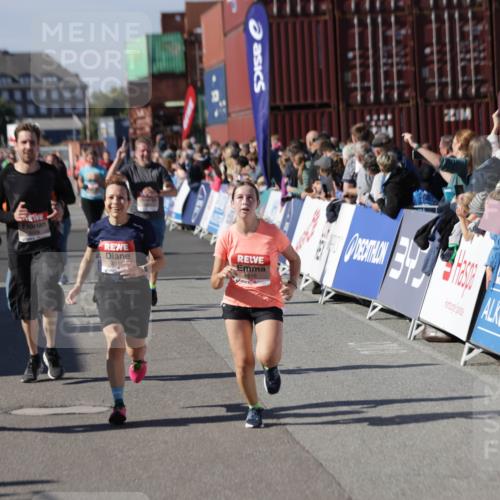03.10.2025 - Köhlbrandbrückenlauf Jannik Wohlers http://msf.ph/oto/9095439 03.10.2025 13:20:52 Ziel 4646, 4709, 4915, 4916, 5006, 5084, 5130, 5156, 5169, 5377, 5480, 5488, 5501, 5774, 5918, 5920, 6703, 6780 meine-sportfotos.de