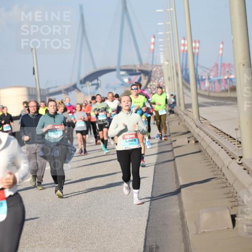 03.10.2025 - Köhlbrandbrückenlauf Jannik Wohlers http://msf.ph/oto/9095443 03.10.2025 10:04:10 Position 3 1954 meine-sportfotos.de