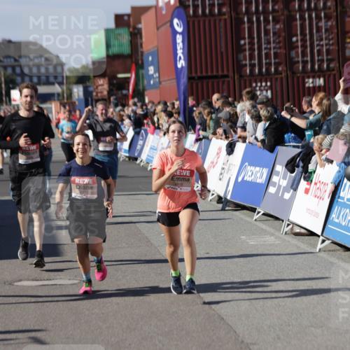 03.10.2025 - Köhlbrandbrückenlauf Jannik Wohlers http://msf.ph/oto/9095447 03.10.2025 13:20:52 Ziel 4646, 4709, 4915, 4916, 5006, 5084, 5130, 5156, 5169, 5377, 5480, 5488, 5501, 5774, 5918, 5920, 6703, 6780 meine-sportfotos.de