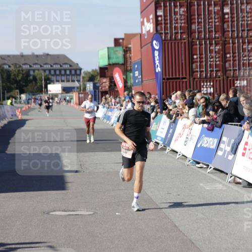 03.10.2025 - Köhlbrandbrückenlauf Jannik Wohlers http://msf.ph/oto/9095454 03.10.2025 12:55:06 Ziel 5765, 6410 meine-sportfotos.de