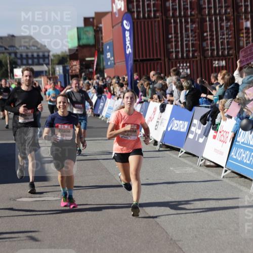 03.10.2025 - Köhlbrandbrückenlauf Jannik Wohlers http://msf.ph/oto/9095458 03.10.2025 13:20:52 Ziel 4646, 4709, 4915, 4916, 5006, 5084, 5130, 5156, 5169, 5377, 5480, 5488, 5501, 5774, 5918, 5920, 6703, 6780 meine-sportfotos.de