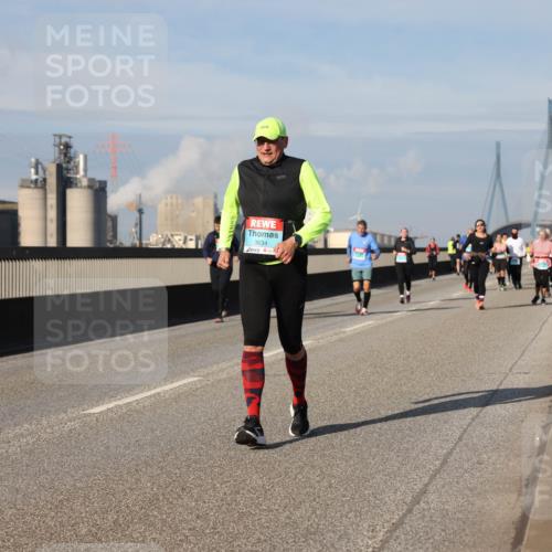 03.10.2025 - Köhlbrandbrückenlauf Lena Gebhardt http://msf.ph/oto/9095467 03.10.2025 10:09:45 Position 2  meine-sportfotos.de