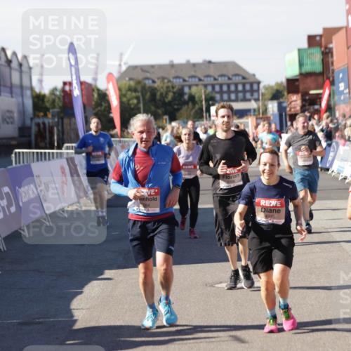 03.10.2025 - Köhlbrandbrückenlauf Jannik Wohlers http://msf.ph/oto/9095470 03.10.2025 13:20:53 Ziel 4646, 4709, 4915, 4916, 5006, 5084, 5130, 5156, 5169, 5377, 5480, 5488, 5501, 5774, 5918, 5920, 6703, 6780 meine-sportfotos.de