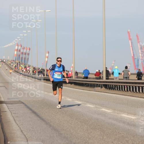 03.10.2025 - Köhlbrandbrückenlauf Lena Gebhardt http://msf.ph/oto/9095475 03.10.2025 09:32:16 Position 2  meine-sportfotos.de