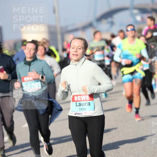03.10.2025 - Köhlbrandbrückenlauf Jannik Wohlers http://msf.ph/oto/9095487 03.10.2025 10:04:13 Position 3 11, 1954 meine-sportfotos.de